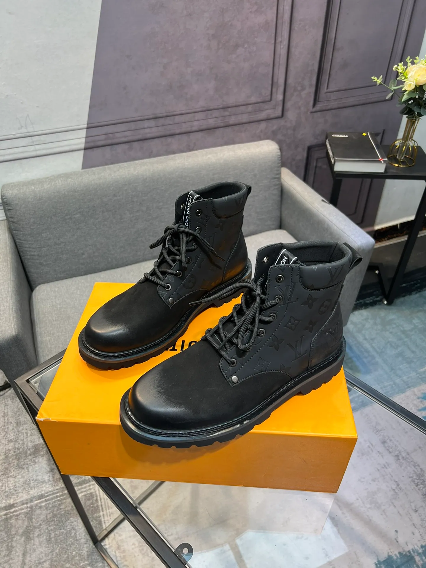 Men's shoes 💰900 L Home - the latest LV men's business casual boots, luxury and nobility are a must, all made of imported original first-layer cowhide, just to create a more comfortable wearing experience, ➕top imported water-dyed full cow lining, original high wear-resistant outsole! 👏👏 Size: Male 39-44; (38 45 46 customized)